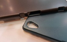 Sony Xperia Z4 case lijkt behuizing zonder klepjes te bevestigen