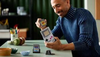 Lange levertijd in LEGO Shop: LEGO 72046 Game Boy nu goedkoper bij Bol.com